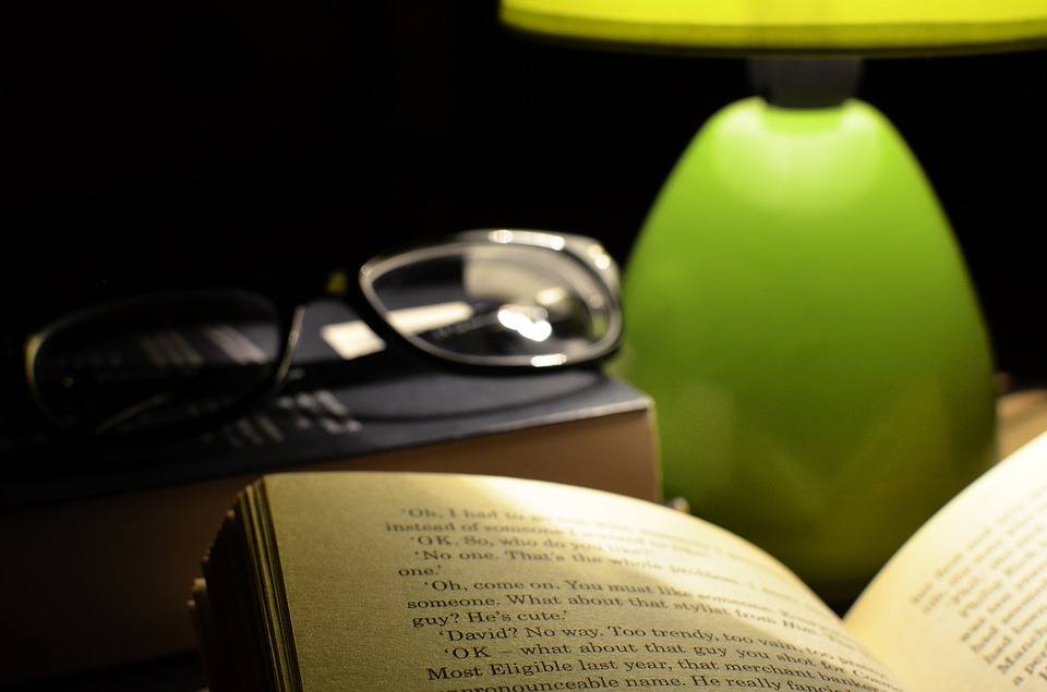 Dicas da iluminação ideal para leitura | TRIDAN Componentes Elétricos