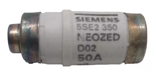 Imagem de um fusível Neozed branco com escritos pretos "Siemens 5SE2 350 NEOZED D02 50A"